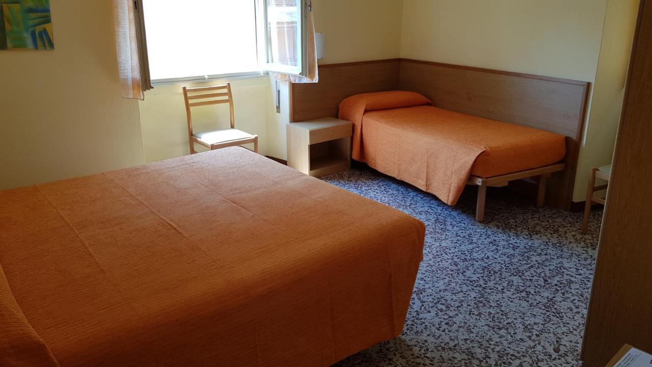 Albergo Meuble Olivi Toscolano Maderno Eksteriør bilde