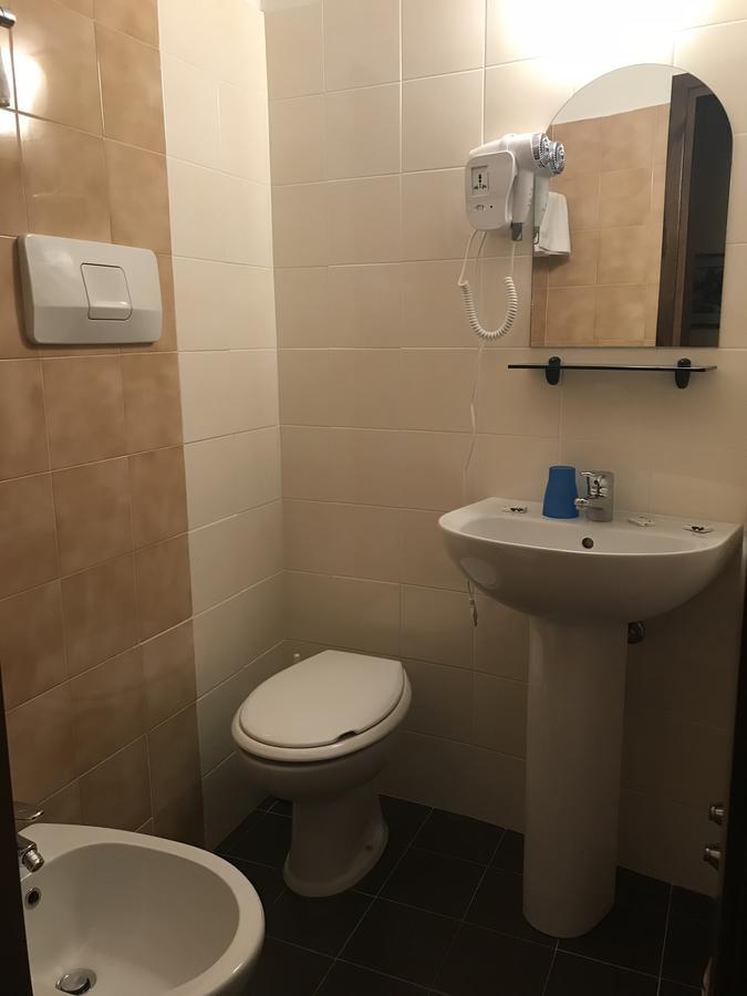 Albergo Meuble Olivi Toscolano Maderno Eksteriør bilde